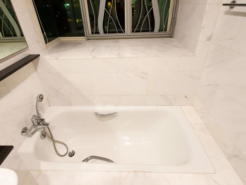 Cote D'Azur, 68 Marine Parade Road, 2 Bedrooms, 1,141 sqft, Condominium For Sale, by Alan Lee, 500213191 - Master Bathroom - PropertyGuru.com.sg