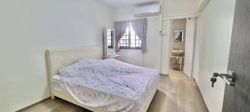 39 Bedok South Road, 39 Bedok South Road, 2 Bedrooms, 721 sqft, HDB Flat For Sale, by J.A. Goh 吴永益, 500213197 - Bedroom - PropertyGuru.com.sg