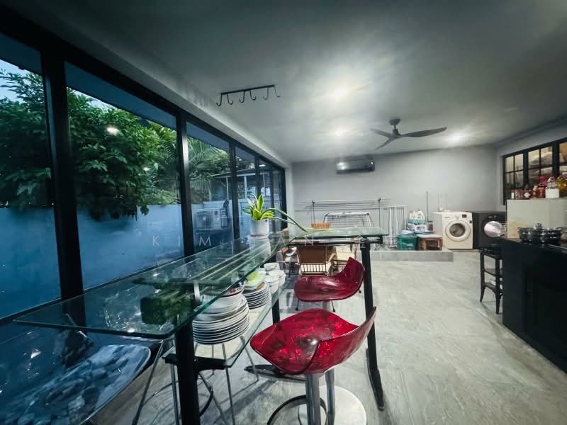 classical semi-d with big land, renovated with good move-in condition, Walk to beach of sea with fresh air & lush greenery! call 8130 3636, 4 Bedrooms, 4,500 sqft, Semi-Detached House For Sale, by Kim Yan 金燕, 500213199 - PropertyGuru.com.sg