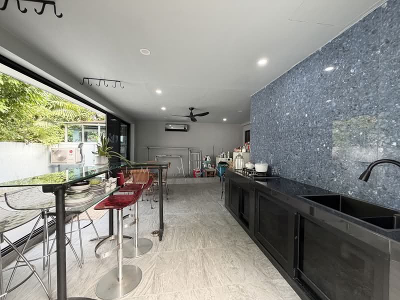 classical semi-d with big land, renovated with good move-in condition, Walk to beach of sea with fresh air & lush greenery! call 8130 3636, Pasir Ris / Tampines, 4 Bedrooms, 4,500 sqft, Semi-Detached House For Sale, by Kim Yan 金燕, 500213199 - Kitchen - PropertyGuru.com.sg