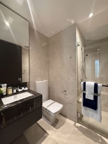 Concourse Skyline, 300 Beach Road, 3 Bedrooms, 1,668 sqft, Condominium For Sale, by Nicholl Wan, 500213210 - Bathroom - PropertyGuru.com.sg