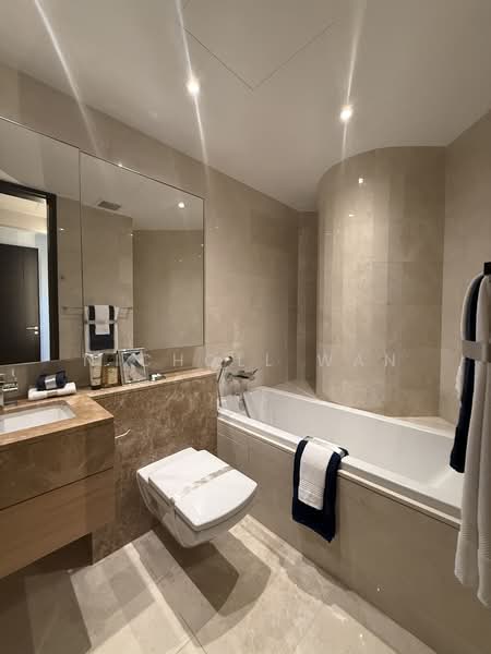 Concourse Skyline, 300 Beach Road, 3 Bedrooms, 1,668 sqft, Condominium For Sale, by Nicholl Wan, 500213210 - Bathroom - PropertyGuru.com.sg