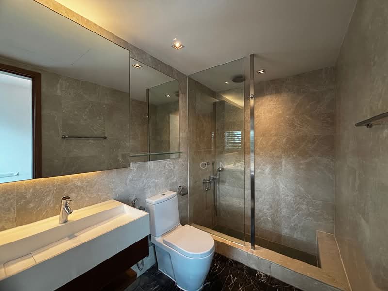 Cabana, 145A Sunrise Terrace, 4 Bedrooms, 3,068 sqft, Cluster House For Sale, by Eng Ong, 500213229 - Master Bathroom - PropertyGuru.com.sg