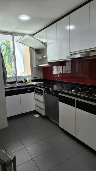 Park Green, 2 Rivervale Link, 4 Bedrooms, 1,550 sqft, Condominium For Rent, by Dorris Tan, 500213230 - Kitchen - PropertyGuru.com.sg