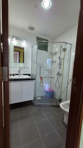 Park Green, 2 Rivervale Link, 4 Bedrooms, 1,550 sqft, Condominium For Rent, by Dorris Tan, 500213230 - Bathroom - PropertyGuru.com.sg