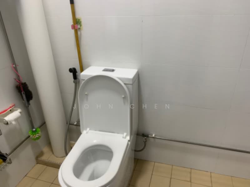 147 Bedok Reservoir Road, 147 Bedok Reservoir Road, Room Rental, 120 sqft, HDB Flat For Rent, by John Chen, 500213237 - Bathroom - PropertyGuru.com.sg