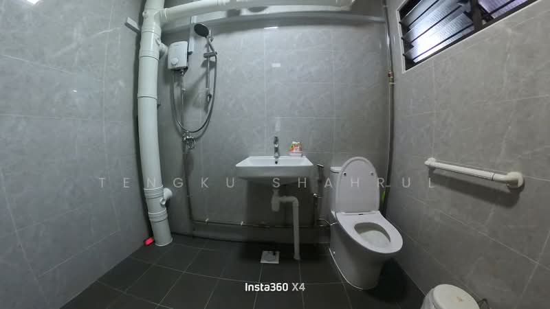 704 Woodlands Drive 40, 704 Woodlands Drive 40, 3 Bedrooms, 1,065 sqft, HDB Flat For Sale, by TENGKU SHAHRUL, 500213238 - Bathroom - PropertyGuru.com.sg