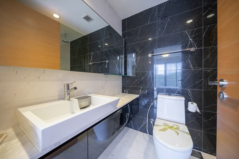 Rare 2B2B home with a private sky garden at Ang Mo Kio central, Ang Mo Kio Ave 8, 2 Bedrooms, 1,453 sqft, Condominium For Sale, by Lee Yin Jie, 500213240 - Bathroom - PropertyGuru.com.sg