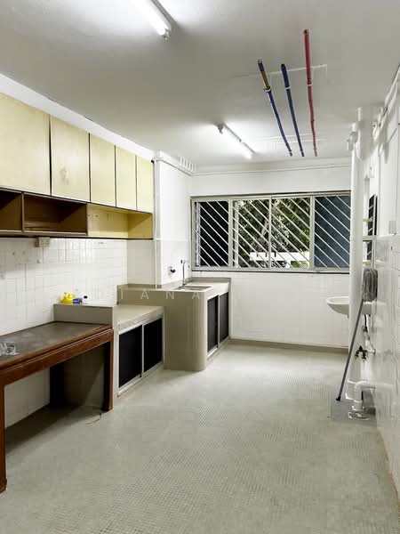 108 Ang Mo Kio Avenue 4, 108 Ang Mo Kio Avenue 4, 2 Bedrooms, 721 sqft, HDB Flat For Sale, by Diana Tan, 500213245 - Kitchen - PropertyGuru.com.sg