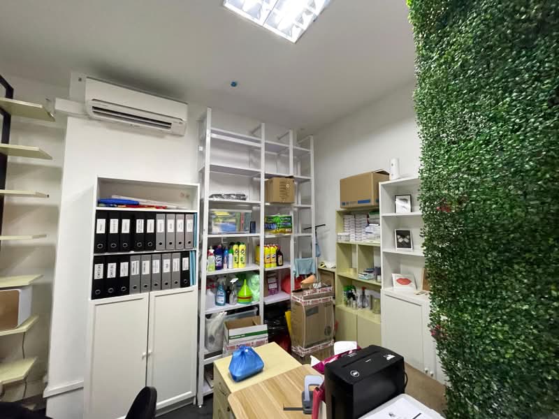 Wcega Tower, 21 Bukit Batok Crescent, 969 sqft, Light Industrial (B1) For Sale, by Jet Lim, 500213278 - Interior - CommercialGuru.com.sg