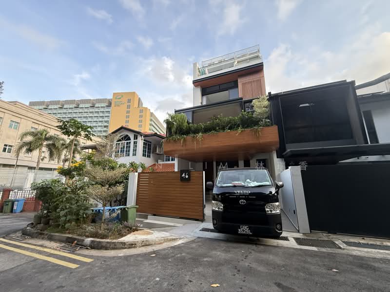 Jalan Novena New Landed House near Mrt, Novena Square, Jalan Novena / Eng Aun Park, 2 Bedrooms, 1,000 sqft, Terraced House For Rent, by Jeslyn Lim 林瑞香, 500213280 - Exterior - PropertyGuru.com.sg