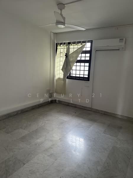 125 Lorong 1 Toa Payoh, 125 Lorong 1 Toa Payoh, 2 Bedrooms, 720 sqft, HDB Flat For Rent, by KATE, 500213286 - Bedroom 2 - PropertyGuru.com.sg