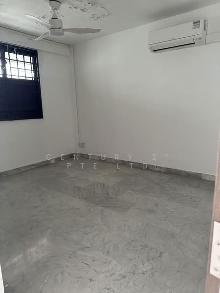 125 Lorong 1 Toa Payoh, 125 Lorong 1 Toa Payoh, 2 Bedrooms, 720 sqft, HDB Flat For Rent, by KATE, 500213286 - Bedroom 1 - PropertyGuru.com.sg