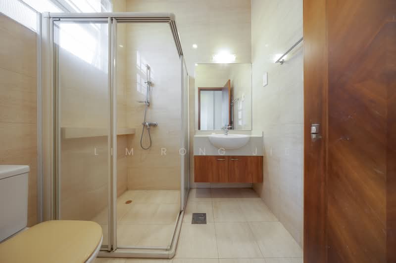 Seletar Hills Estate, 1 Jalan Redop, 4 Bedrooms, 2,800 sqft, Semi-Detached House For Sale, by Lim Rong Jie, 500213298 - Bathroom - PropertyGuru.com.sg