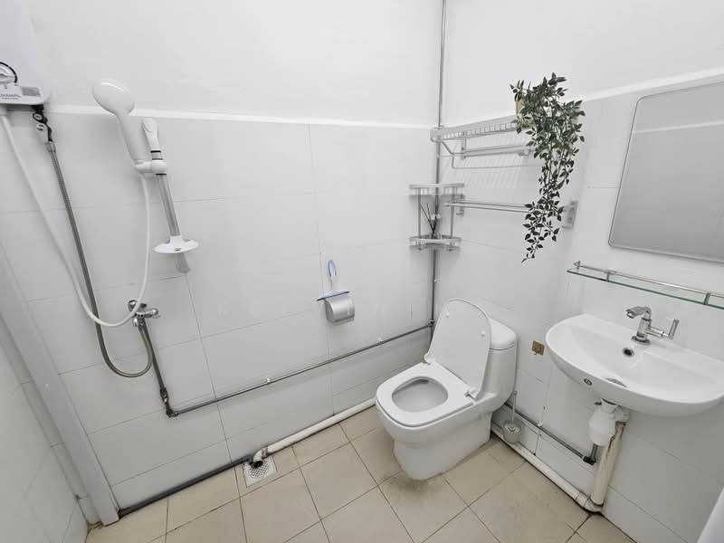 503 Jurong West Avenue 1, 503 Jurong West Avenue 1, Room Rental, 100 sqft, HDB Flat For Rent, by Kelvin Ho, 500213311 - Bathroom - PropertyGuru.com.sg