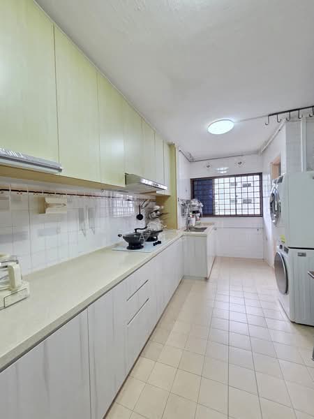 317 Jurong East Street 31, 317 Jurong East Street 31, 3 Bedrooms, 1,130 sqft, HDB Flat For Sale, by Christon Kang, 500213334 - Kitchen - PropertyGuru.com.sg