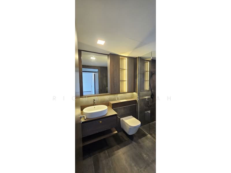 Mori, 223 Guillemard Road, 3 Bedrooms, 958 sqft, Condominium For Sale, by Richard Seah, 500213339 - Master Bathroom - PropertyGuru.com.sg
