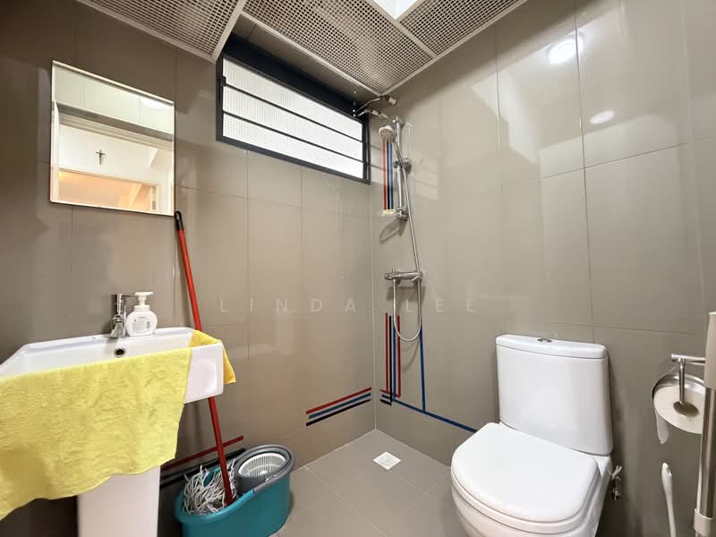 310B Punggol Walk, 310B Punggol Walk, 2 Bedrooms, 721 sqft, HDB Flat For Sale, by Linda Lee, 500213343 - Bathroom - PropertyGuru.com.sg