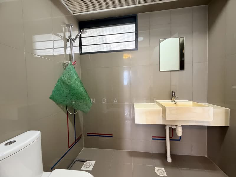 310B Punggol Walk, 310B Punggol Walk, 2 Bedrooms, 721 sqft, HDB Flat For Sale, by Linda Lee, 500213343 - Bathroom - PropertyGuru.com.sg
