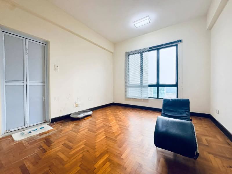 Regent Heights, 56 Bukit Batok East Avenue 5, 3 Bedrooms, 1,163 sqft, Condominium For Sale, by STEVEN NG, 500213360 - Living Room - PropertyGuru.com.sg