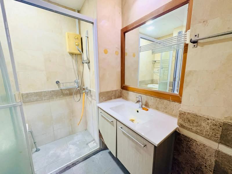 Regent Heights, 56 Bukit Batok East Avenue 5, 3 Bedrooms, 1,163 sqft, Condominium For Sale, by STEVEN NG, 500213360 - Bathroom - PropertyGuru.com.sg