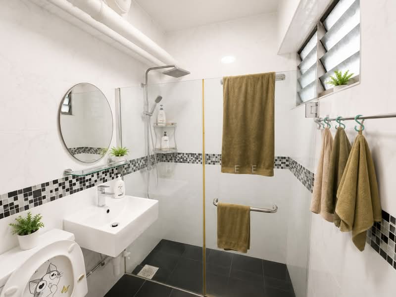 511 Jurong West Street 52, 511 Jurong West Street 52, 2 Bedrooms, 796 sqft, HDB Flat For Sale, by John Lee, 500213375 - Bathroom - PropertyGuru.com.sg
