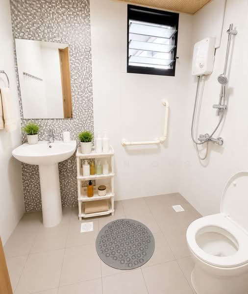 118A Alkaff Crescent, 118A Alkaff Crescent, 3 Bedrooms, 1,001 sqft, HDB Flat For Sale, by Delvin Ong, 500213384 - Bathroom - PropertyGuru.com.sg