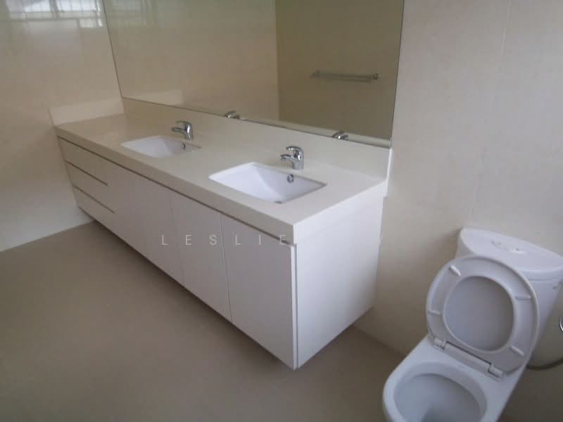 Holland Grove, 3 Holland Grove View, 5 Bedrooms, 5,000 sqft, Detached House For Sale, by Leslie Tay, 500213395 - Bathroom - PropertyGuru.com.sg