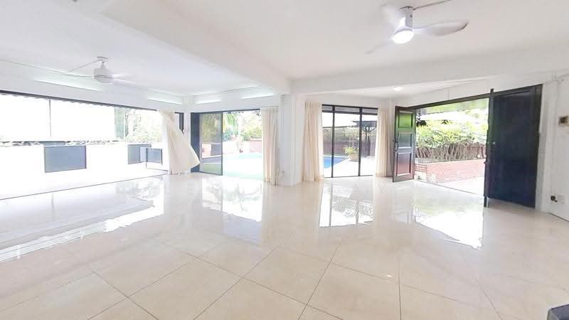 Holland Grove, 3 Holland Grove View, Tanglin / Holland / Bukit Timah, 5 Bedrooms, 5,000 sqft, Detached House For Sale, by Leslie Tay, 500213395 - Living Room - PropertyGuru.com.sg