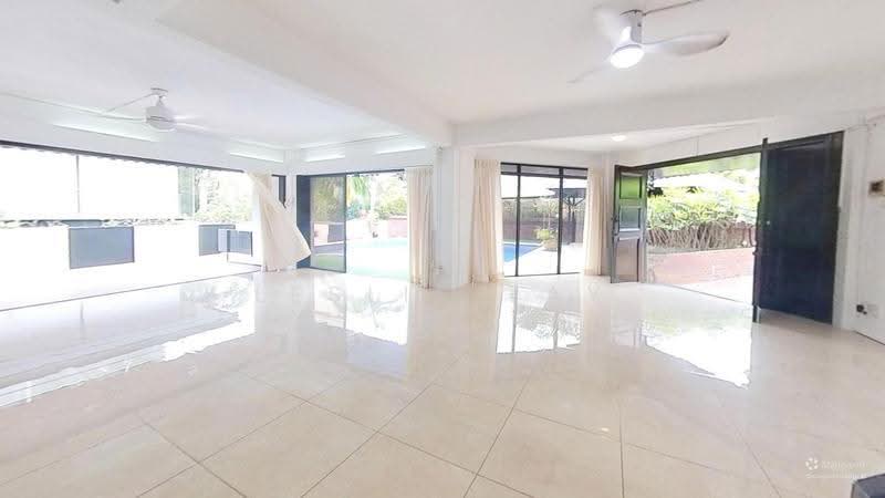 Holland Grove, 3 Holland Grove View, Tanglin / Holland / Bukit Timah, 5 Bedrooms, 5,000 sqft, Detached House For Sale, by Leslie Tay, 500213395 - Living Room - PropertyGuru.com.sg