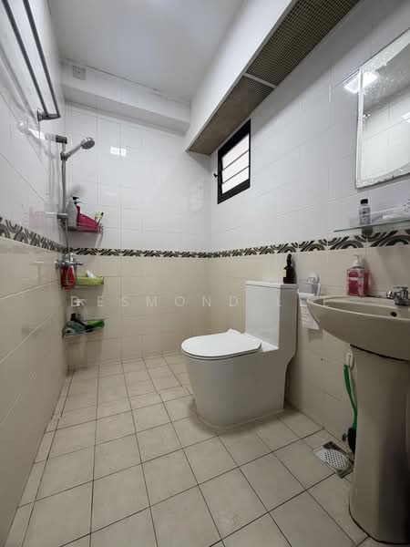 27B Jalan Membina, 27B Jalan Membina, 3 Bedrooms, 969 sqft, HDB Flat For Sale, by Desmond Lee, 500213403 - Bathroom - PropertyGuru.com.sg