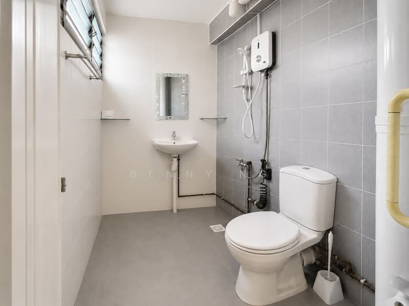 145 Bishan Street 11, 145 Bishan Street 11, 3 Bedrooms, 904 sqft, HDB Flat For Rent, by Benny Ng, 500213415 - Bathroom - PropertyGuru.com.sg