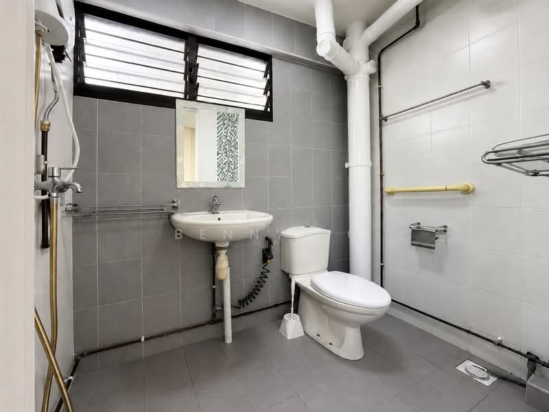 145 Bishan Street 11, 145 Bishan Street 11, 3 Bedrooms, 904 sqft, HDB Flat For Rent, by Benny Ng, 500213415 - Bathroom - PropertyGuru.com.sg