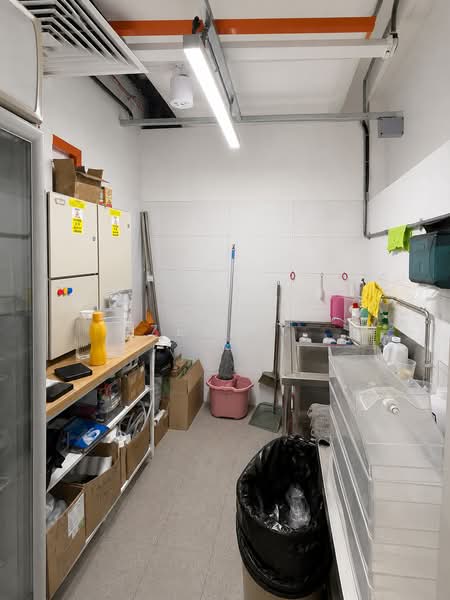 Raffles Xchange, 5 Raffles Place (Raffles Place MRT Station), 186 sqft, Food & Beverage For Rent, by Zeno ., 500213426 - Kitchen - CommercialGuru.com.sg