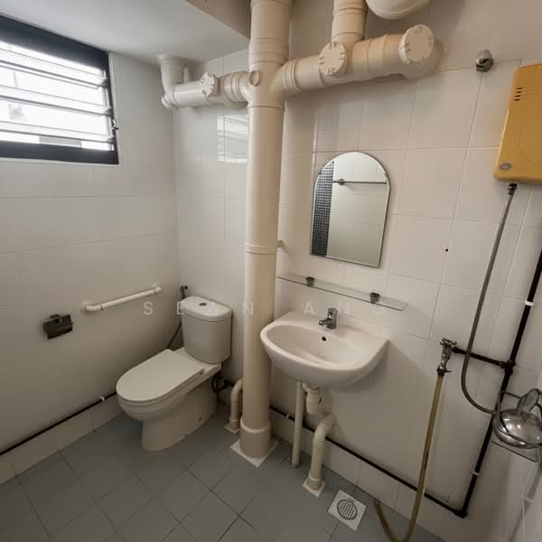 357 Clementi Avenue 2, 357 Clementi Avenue 2, 3 Bedrooms, 1,259 sqft, HDB Flat For Sale, by Sean Ang, 500213432 - Bathroom - PropertyGuru.com.sg