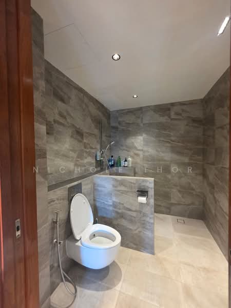 GCB in DemseyHill Vicinity, , 4 Bedrooms, 6,188 sqft, Good Class Bungalow For Rent, by Nichole Thor, 500213470 - Bathroom - PropertyGuru.com.sg