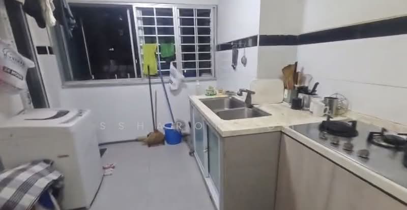 249 Jurong East Street 24, 249 Jurong East Street 24, 2 Bedrooms, 1,011 sqft, HDB Flat For Rent, by Ssharon Loh, 500213476 - Kitchen - PropertyGuru.com.sg