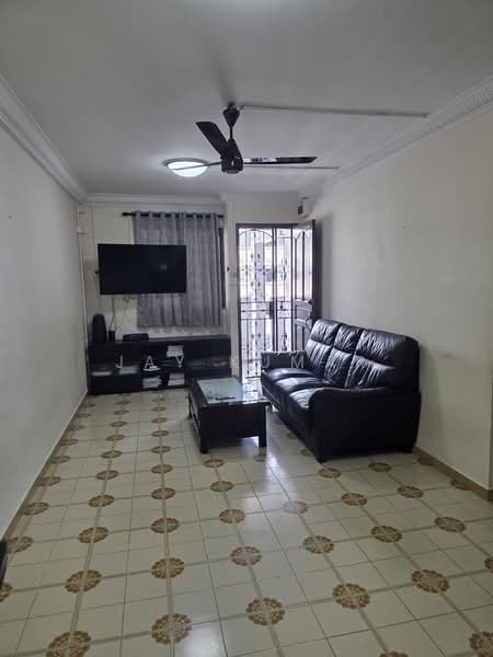134 Yishun Street 11, 134 Yishun Street 11, 2 Bedrooms, 731 sqft, HDB Flat For Sale, by Jay Kumar, 500213480 - Living Room - PropertyGuru.com.sg