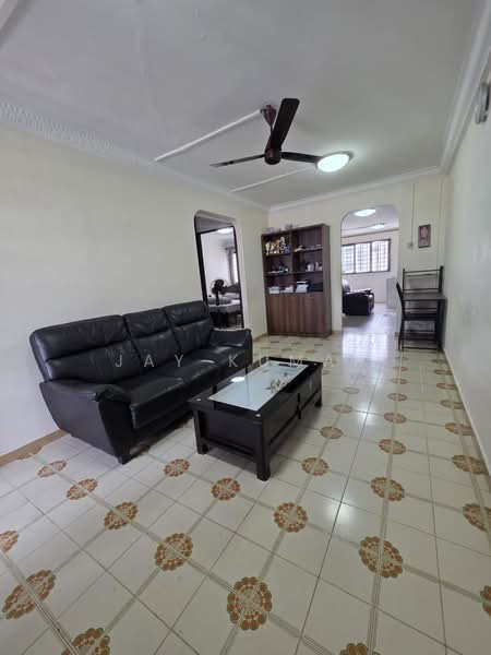 134 Yishun Street 11, 134 Yishun Street 11, 2 Bedrooms, 731 sqft, HDB Flat For Sale, by Jay Kumar, 500213480 - Living Room - PropertyGuru.com.sg