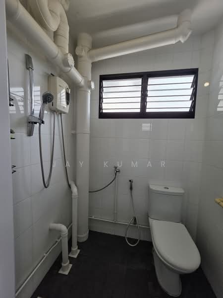 134 Yishun Street 11, 134 Yishun Street 11, 2 Bedrooms, 731 sqft, HDB Flat For Sale, by Jay Kumar, 500213480 - Bathroom - PropertyGuru.com.sg
