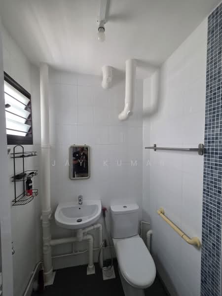 134 Yishun Street 11, 134 Yishun Street 11, 2 Bedrooms, 731 sqft, HDB Flat For Sale, by Jay Kumar, 500213480 - Bathroom - PropertyGuru.com.sg