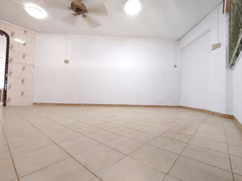 112 Serangoon North Avenue 1, 112 Serangoon North Avenue 1, 2 Bedrooms, 764 sqft, HDB Flat For Sale, by Ashley Chai 蔡忝玲, 500213486 - Living Room - PropertyGuru.com.sg