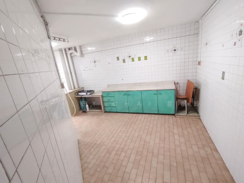 112 Serangoon North Avenue 1, 112 Serangoon North Avenue 1, 2 Bedrooms, 764 sqft, HDB Flat For Sale, by Ashley Chai 蔡忝玲, 500213486 - Kitchen - PropertyGuru.com.sg
