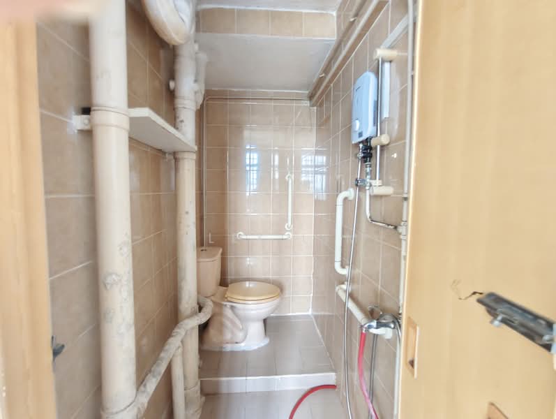 44 Bendemeer Road, 44 Bendemeer Road, 2 Bedrooms, 677 sqft, HDB Flat For Sale, by Alex Lim, 500213498 - Bathroom - PropertyGuru.com.sg