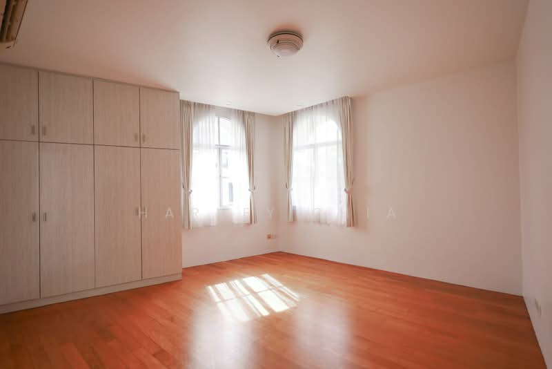 3-storey semi-detached house with basement in popular D16, , 5 Bedrooms, 11,200 sqft, Semi-Detached House For Sale, by Harvey Chia, 500213504 - Bedroom - PropertyGuru.com.sg