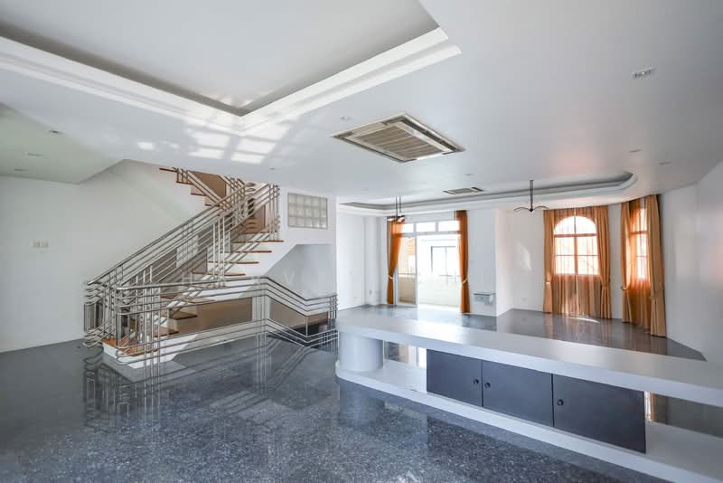 3-storey semi-detached house with basement in popular D16, , 5 Bedrooms, 11,200 sqft, Semi-Detached House For Sale, by Harvey Chia, 500213504 - Interior - PropertyGuru.com.sg