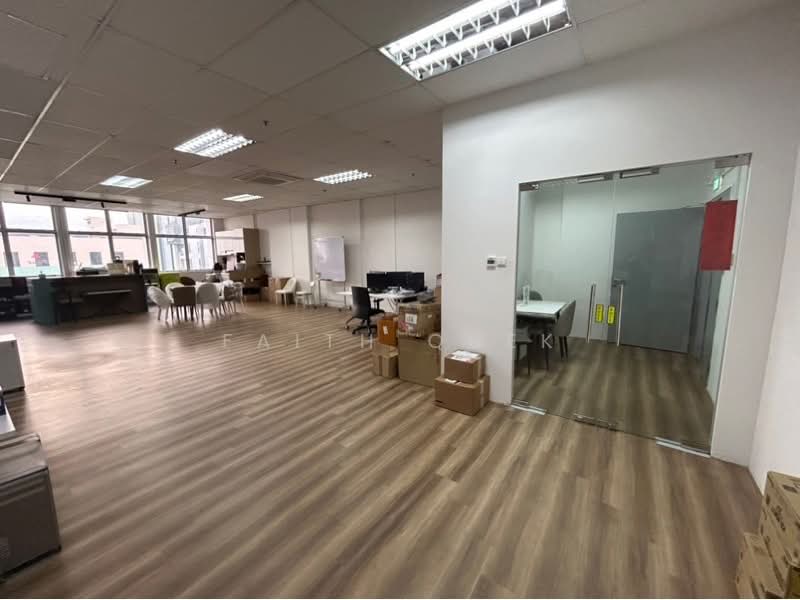 Unity Centre, 51 Bukit Batok Crescent, 1,561 sqft, Light Industrial (B1) For Sale, by Faith Quek, 500213512 - CommercialGuru.com.sg