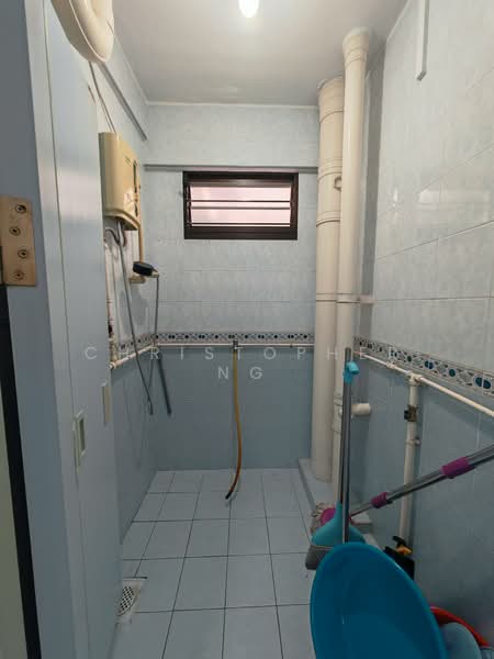 128 Lorong 1 Toa Payoh, 128 Lorong 1 Toa Payoh, 2 Bedrooms, 721 sqft, HDB Flat For Sale, by CHRISTOPHER NG, 500213527 - Bathroom - PropertyGuru.com.sg