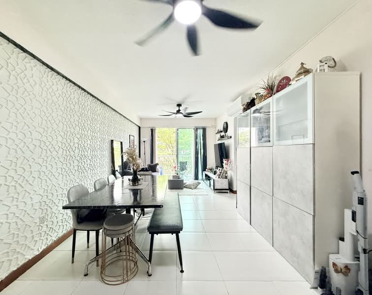 450 Yishun Ring Road, 450 Yishun Ring Road, 3 Bedrooms, 990 sqft, HDB Flat For Sale, by Aaron Teo, 500213549 - Living Room - PropertyGuru.com.sg