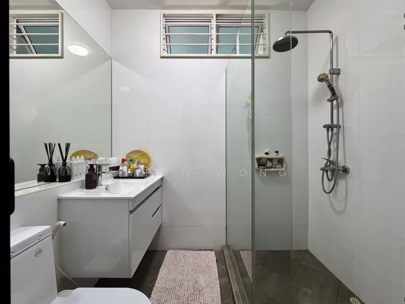 Tiong Bahru Residential Shophouse Inter-Terrace, Eng Hoon Street / Tiong Bahru Estate, 5 Bedrooms, 2,644 sqft, Terraced House For Sale, by Caryn Wong, 500213550 - Bathroom - PropertyGuru.com.sg